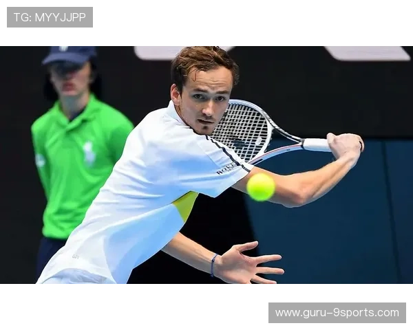 梅德韦杰夫着重提升反拍防守范围